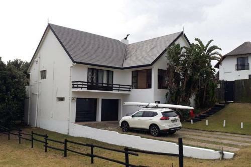 Spacious 4 Bedroom House Near Beach And Amenities