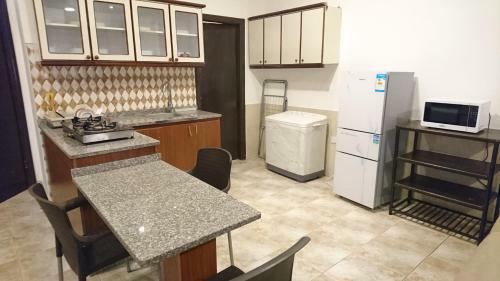 Al Fawanes Hotel Apartments