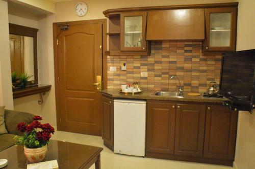 Capri Hotel Suites