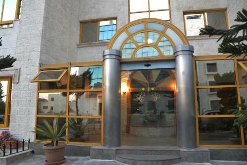 Capri Hotel Suites