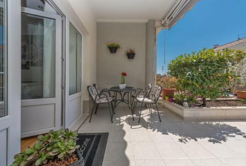 Long Apartment
