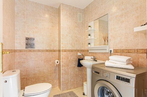 Fantastic 2-bed Apartment Close To The Sandy Beach