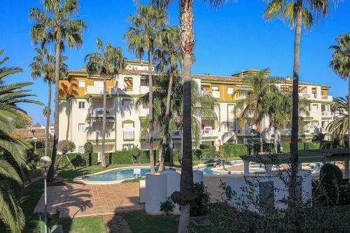 Fantastic 2-bed Apartment Close To The Sandy Beach