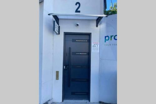 Light And Bright Deluxe Studio Apartment In Sydenham
