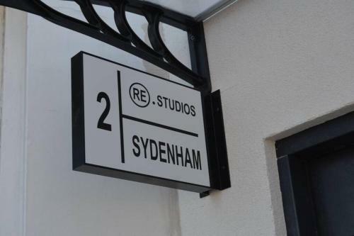 Light And Bright Deluxe Studio Apartment In Sydenham