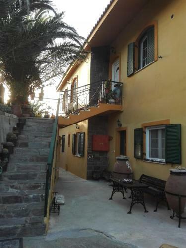 Akamatra House
