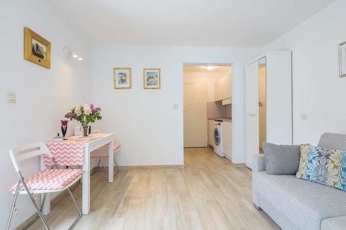 Phoenix Studio Apartment