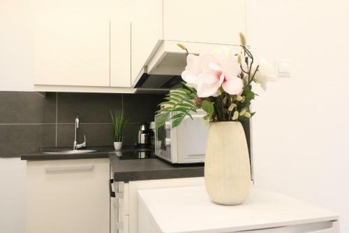 Real Apartments Wessel�nyi IV