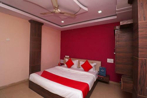 Oyo 28769 The Landmark Hotel