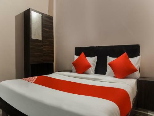 Oyo 64823 Hotel Royace Palace