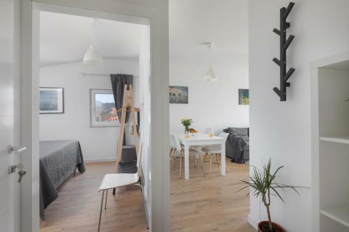 Apartments Left & Right With Jacuzzi, 4 Stars