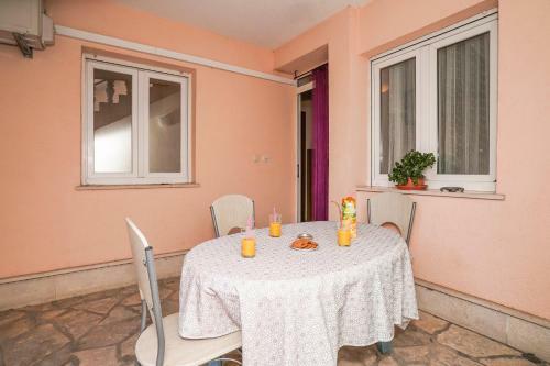 Seaside Split Apartments