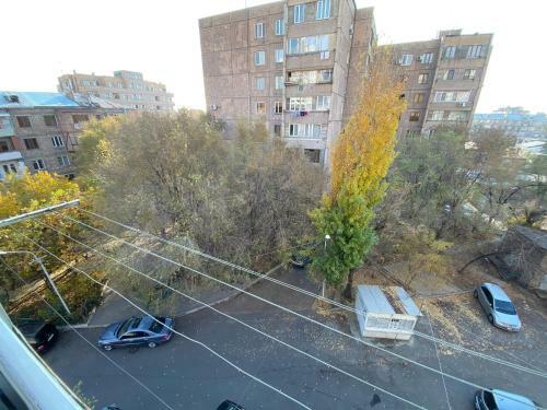 Large Cozy Apartment On Beginning Of Komitas Ave