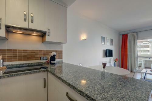 Apartamento 074 - Fabulous Sea View Studio In Benal Beach Complex