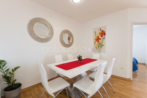 Sea View Apartments Dammi