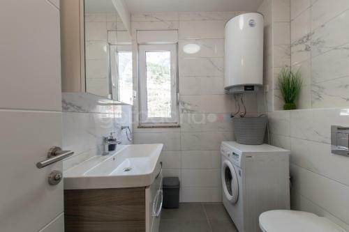 Sea View Apartments With Free Parking