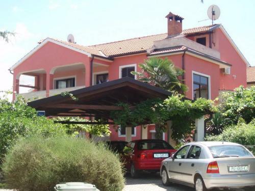 Villa Diana Apartments Pore?