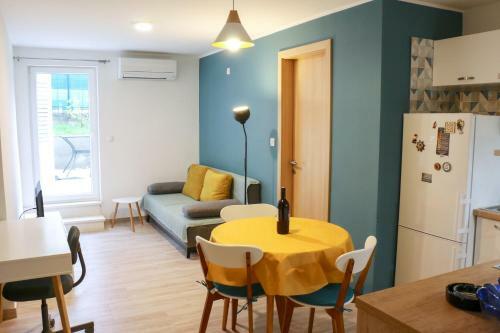 Velin Apartment