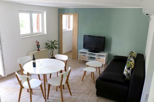 Velin Apartment