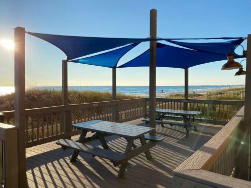 Brightly Furnished Beachfront Condominium