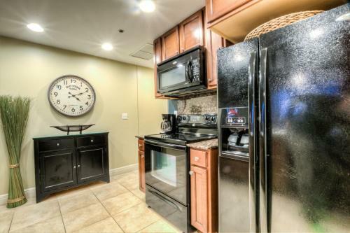Sterling Breeze 503! Beautiful 1 Bd 2 Ba, Ocean View, Beach Service Included