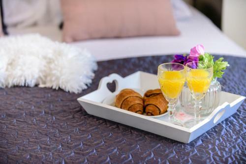 Lorelai Apartments
