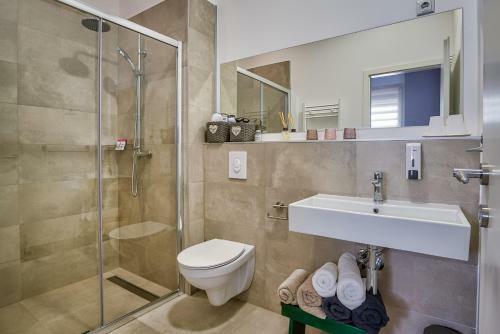 Colosseum Garden Studio Apartments