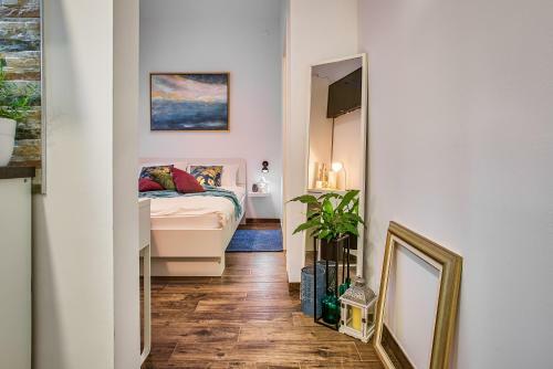 Colosseum Garden Studio Apartments