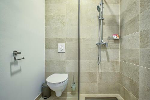 Colosseum Garden Studio Apartments