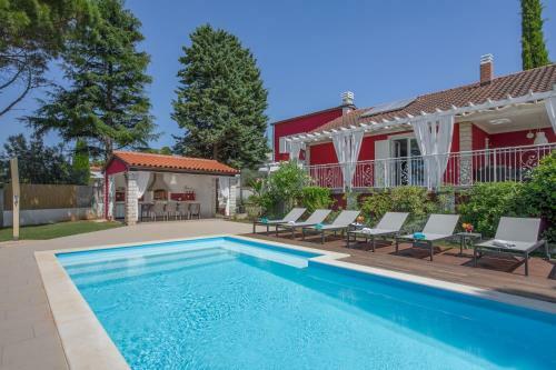 Astinian Villa Puntizela