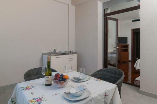 Hostal Luxury Rooms Near The Beach2