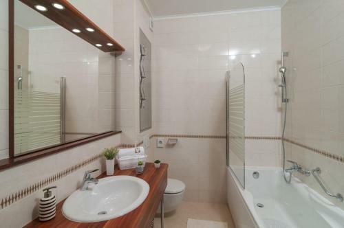 Hostal Luxury Rooms Near The Beach
