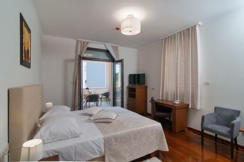 Hostal Luxury Rooms Near The Beach