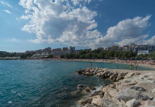 Hostal Luxury Rooms Near The Beach