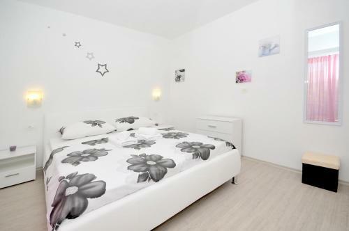 Apartment Mira