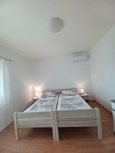 Apartment Mira