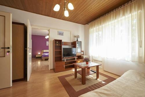 Hostal Apartments And Rooms With Parking Space Trogir - 13102