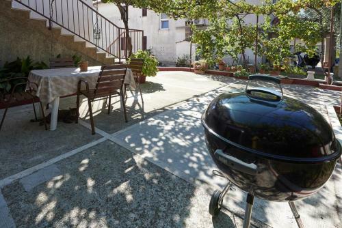 Hostal Apartments And Rooms With Parking Space Trogir - 13102