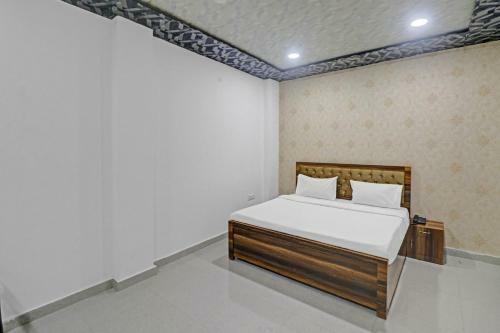 Collection O 84083 Hotel Paras Palace