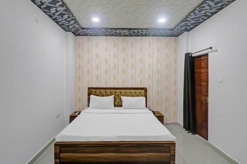Collection O 84083 Hotel Paras Palace