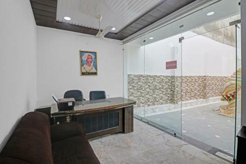 Collection O 84083 Hotel Paras Palace