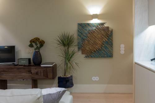 Homeintown Almada - Downtown Elegant Apartment - Terrace AC & Wifi