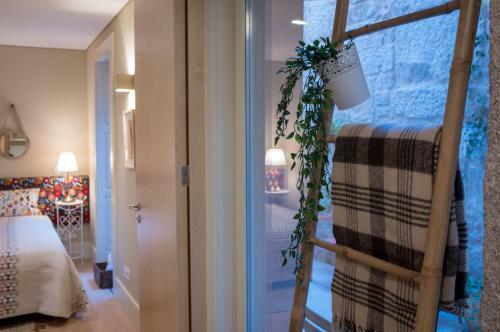 Homeintown Almada - Downtown Elegant Apartment - Terrace AC & Wifi