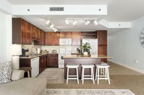 Laketown Wharf 702