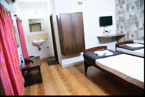 Hotel Kvr Guest House