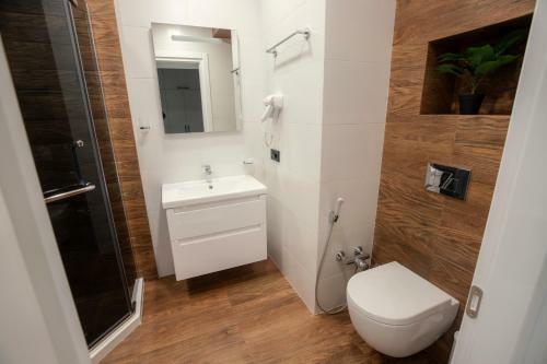 Gq Premium Apartments In Alliance Palace