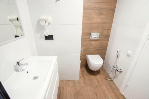 Gq Premium Apartments In Alliance Palace