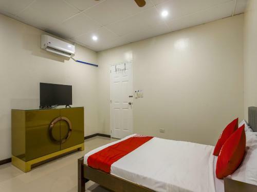 Hotel Vaccinated Staff - Oyo 805 Jmdc Apartelle I