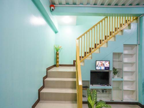 Hotel Vaccinated Staff - Oyo 805 Jmdc Apartelle I