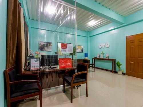 Hotel Vaccinated Staff - Oyo 805 Jmdc Apartelle I